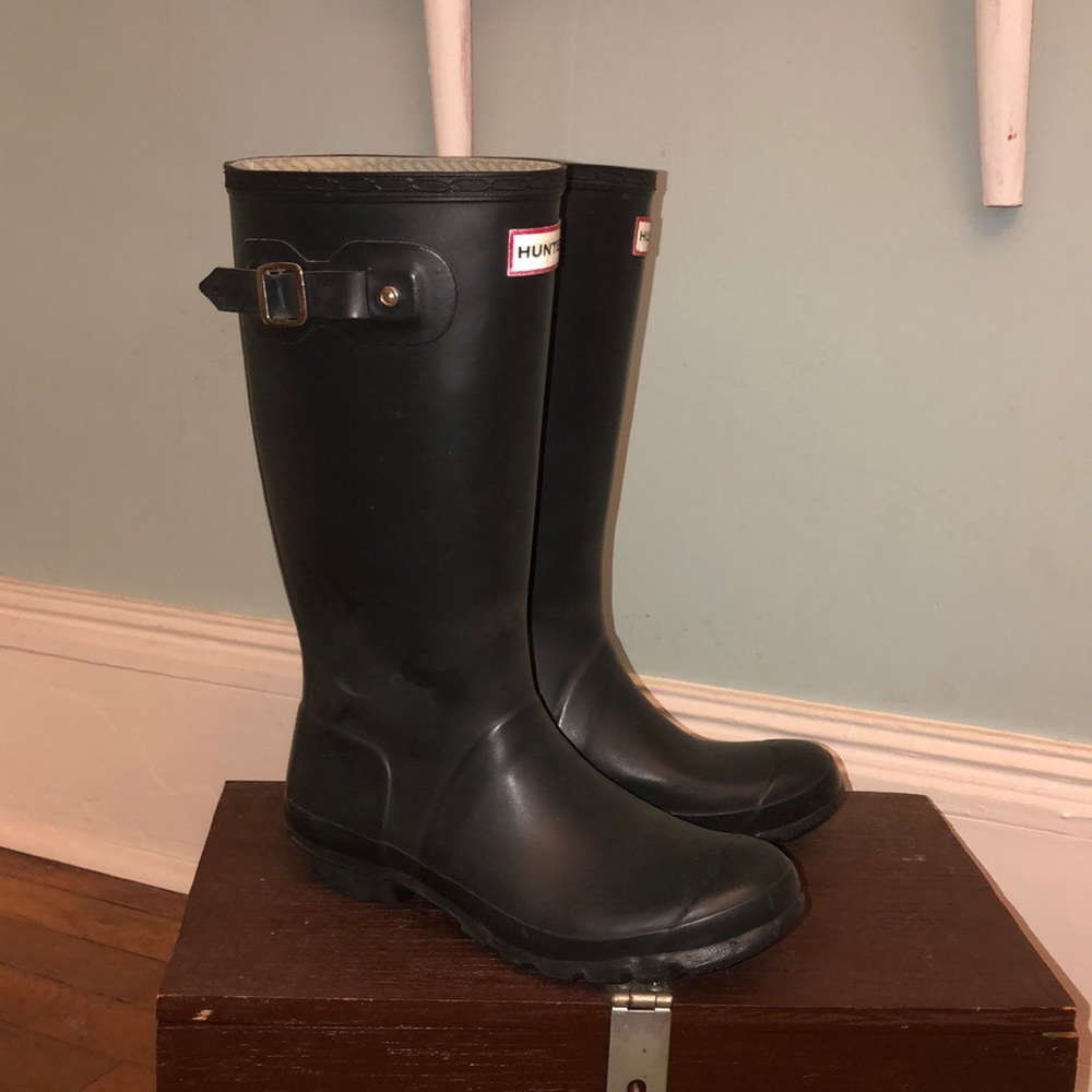 Hunter Boots in Navy